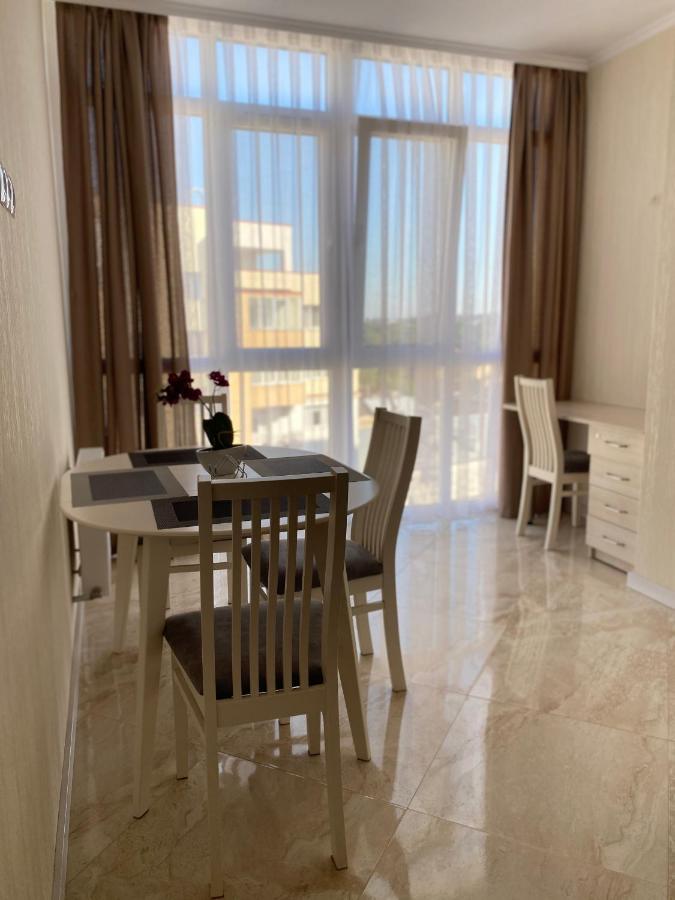 Apartment Britain ลวีฟ ภายนอก รูปภาพ